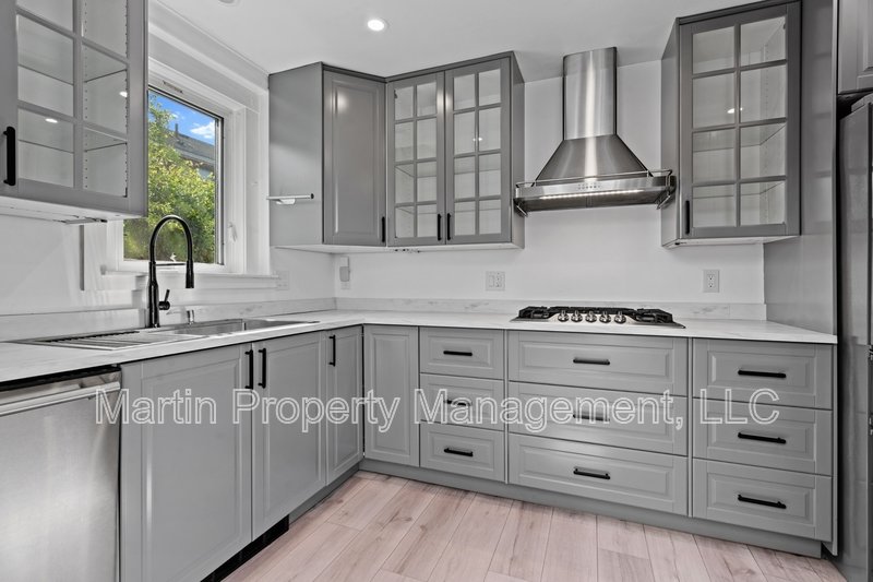 12 Lowell Place property image